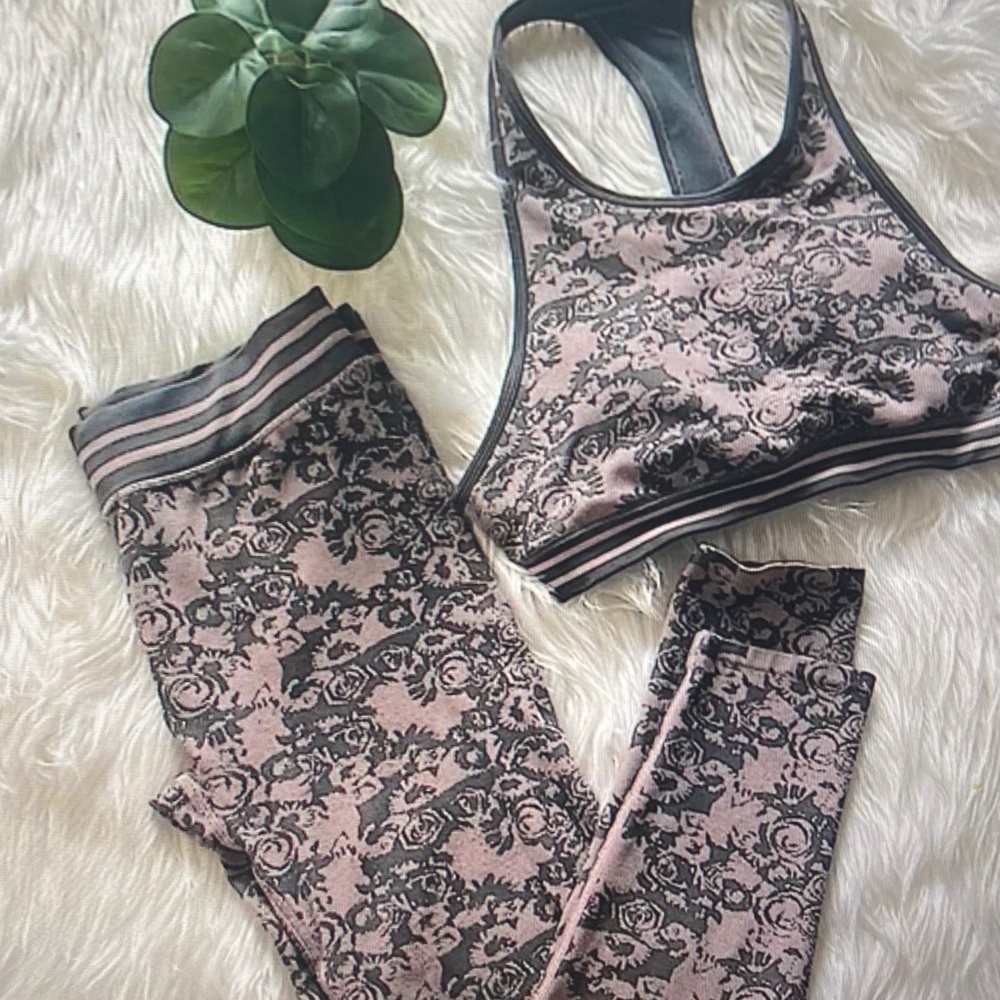 Floral Pink & Gray Seamless Sports Bra and Leggings Set